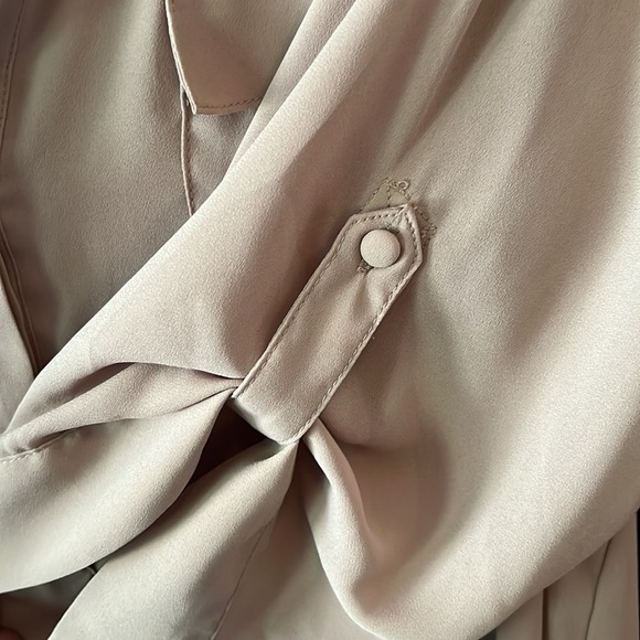 Torrid Tan Blouse Size 2 - Picture 2 of 6